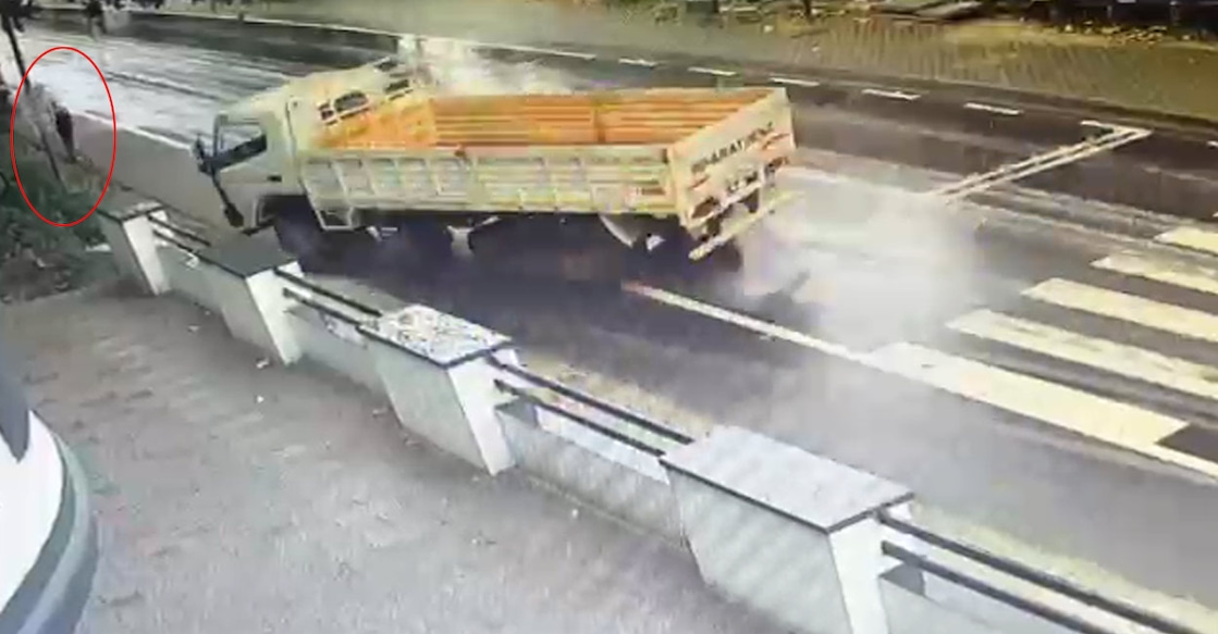 lorry-accident lorry-accident