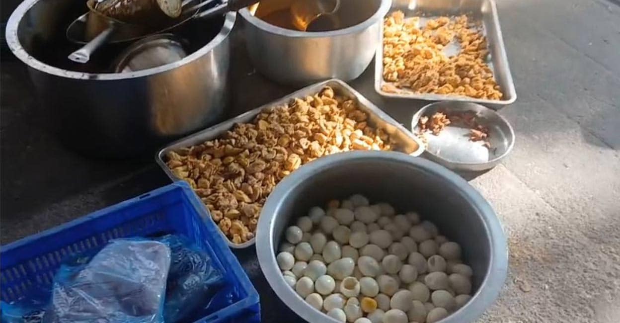 ചീഞ്ഞ പച്ചക്കറി, പഴകിയ മാംസം; രൂക്ഷഗന്ധം: വന്ദേഭാരതിൽ അടക്കം വിതരണം ചെയ്യുന്ന പഴകിയ ഭക്ഷണം പിടികൂടി