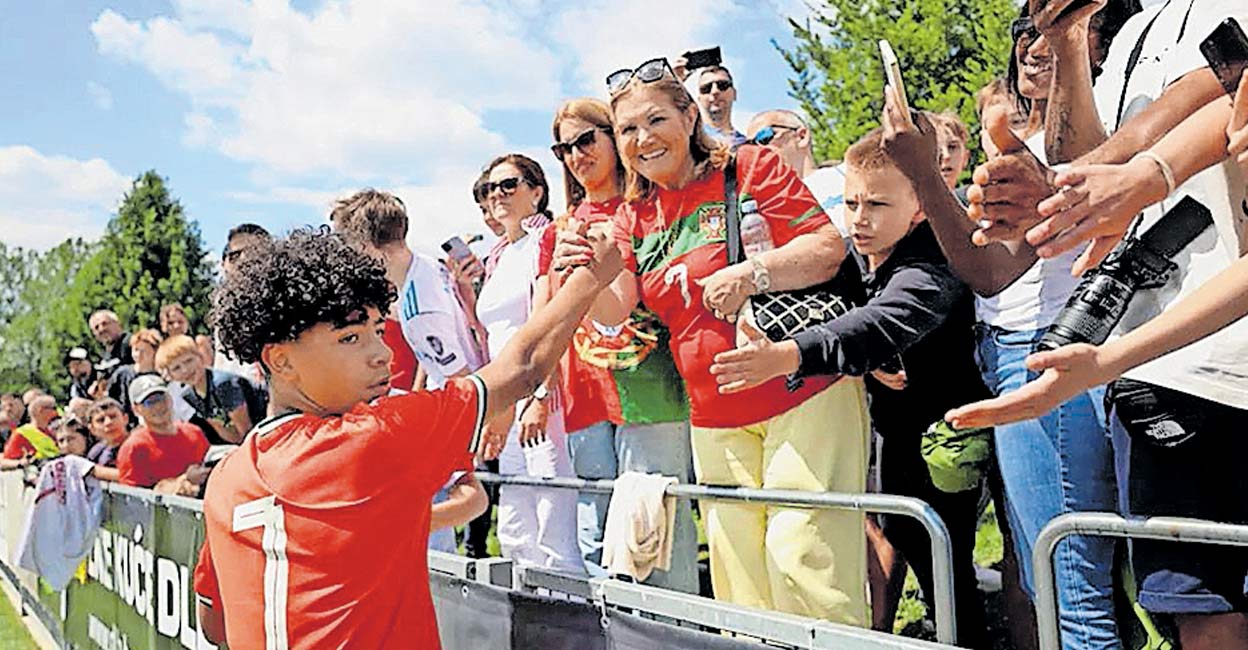 ക്രിസ്റ്റ്യാനോ ജൂനിയറിന് അരങ്ങേറ്റം, പിന്നാലെ വമ്പൻ ക്ലബ്ബുകൾ; അച്ഛനെപ്പോലെ മകനും