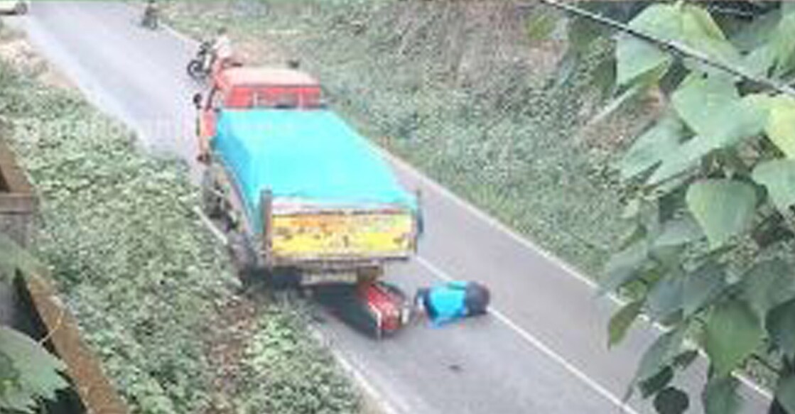 kozhikode-lorry-accident kozhikode-lorry-accident