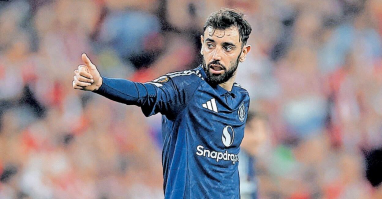 പെനൽറ്റി കിക്കെടുക്കുന്നതിനിടെ റഫറിയുമായി കൂട്ടിയിടിച്ചു; വിമർശനവുമായി യുണൈറ്റഡ് താരം ബ്രൂണോ ഫെർണാണ്ടസ്