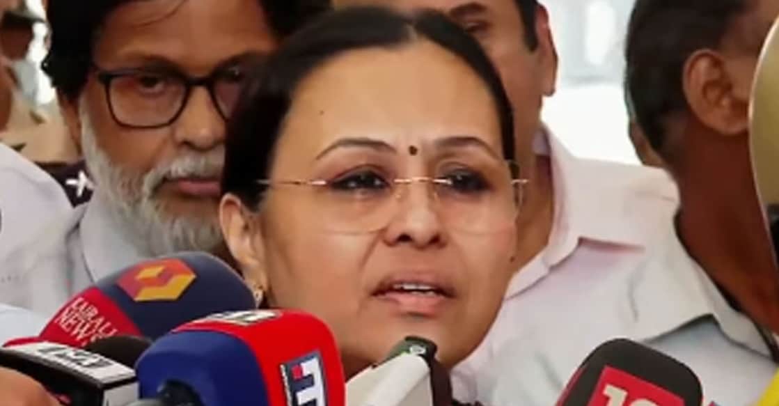   ആരോഗ്യമന്ത്രി വീണാ ജോർജ് മാധ്യമങ്ങളോട് സംസാരിക്കുന്നു. ചിത്രം: Manorama News