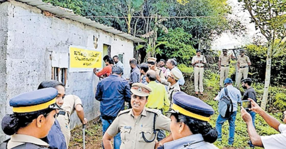 rajedran-s-house-takinh-revenue-dprt എസ്.രാജേന്ദ്രന്റെ ഇക്കാ നഗറിലെ വീടും ഭൂമിയും റവന്യു വകുപ്പ് ഏറ്റെടുത്ത് ബോർഡ് സ്ഥാപിക്കുന്നു.