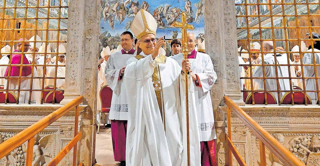 pope-leo-xiv സിസ്റ്റീൻ ചാപ്പലിൽനിന്നു പുറത്തേക്കു വരുന്ന ലിയോ പതിനാലാമൻ മാർപാപ്പ.