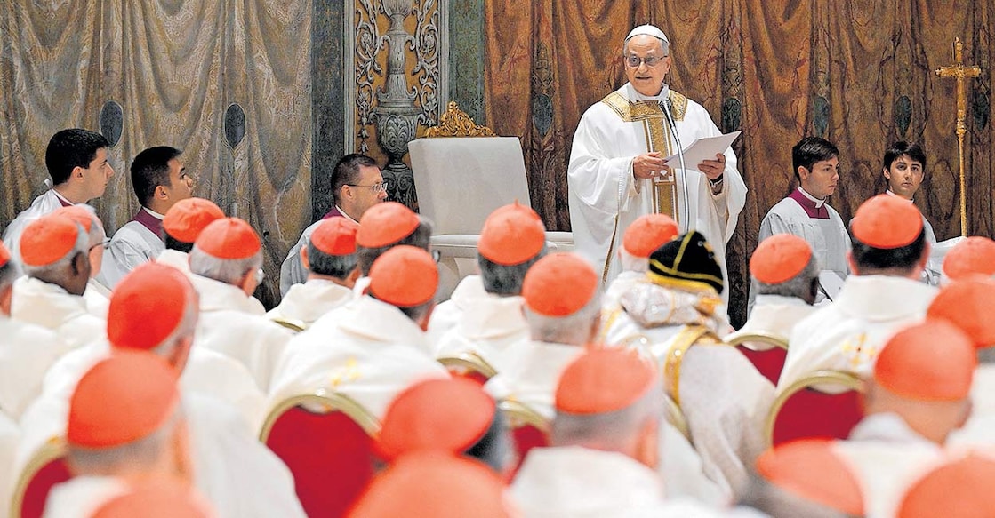 pope-leo-xiv2 വത്തിക്കാനിലെ സിസ്റ്റീൻ ചാപ്പലിൽ കുർബാന നടത്തുന്ന ലിയോ പതിനാലാമൻ മാർപാപ്പ.