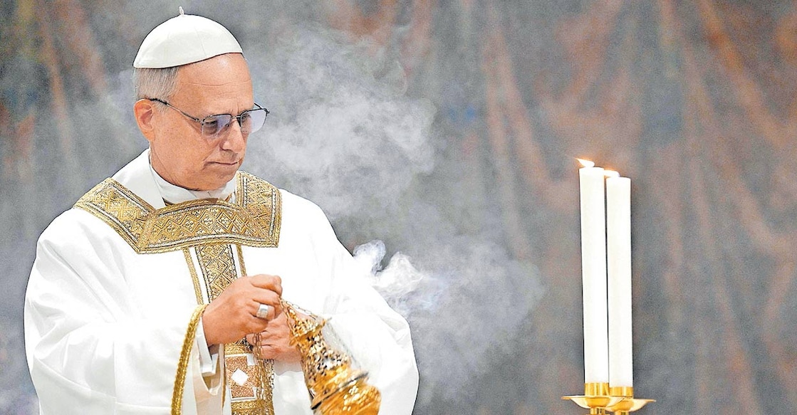 pope-leo-xiv3 ലിയോ പതിനാലാമൻ മാർപാപ്പ കുർബാനയ്ക്കിടെ.