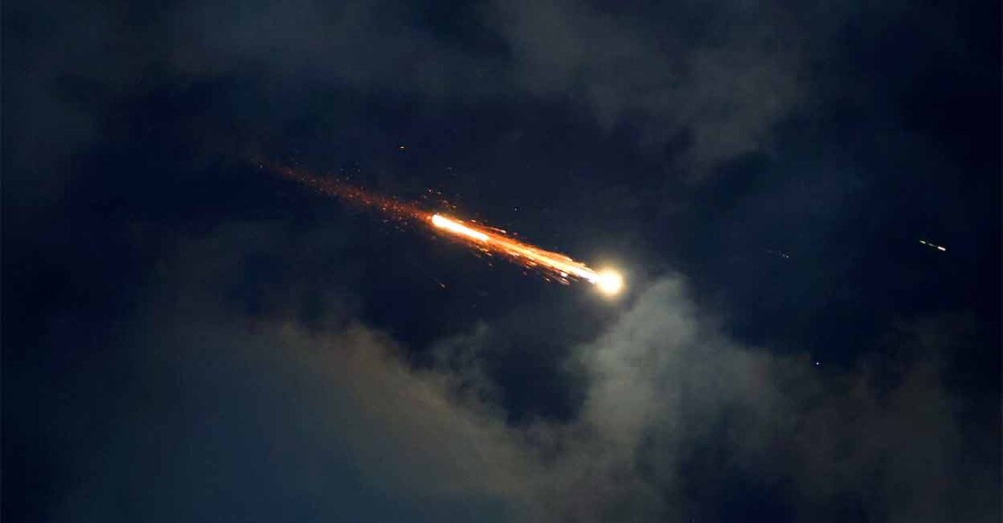 തിരിച്ചടിച്ച് ഇറാന്‍; ടെല്‍ അവീവിലും ജെറുസലേമിലും മിസൈല്‍ ‘മഴ’; ടെൽ അവീവിൽ സൈറണുകൾ മുഴങ്ങുന്നു