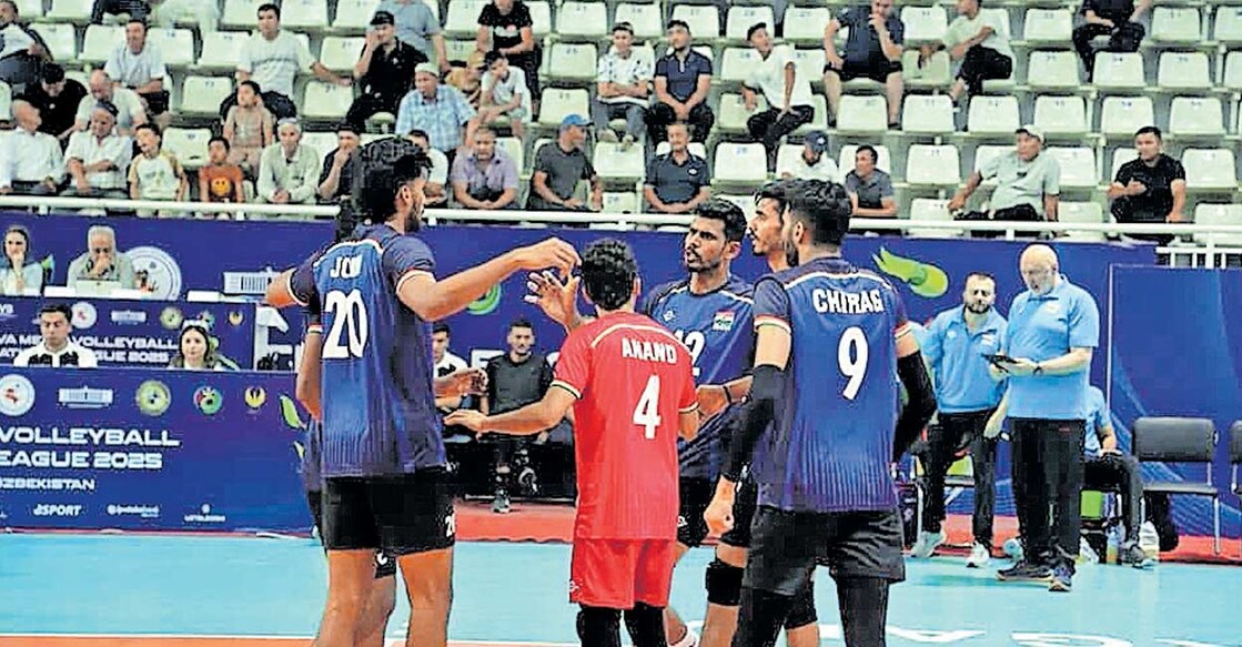 indian-volleyball-team ഇന്ത്യൻ ടീം മത്സരത്തിനിടെ.