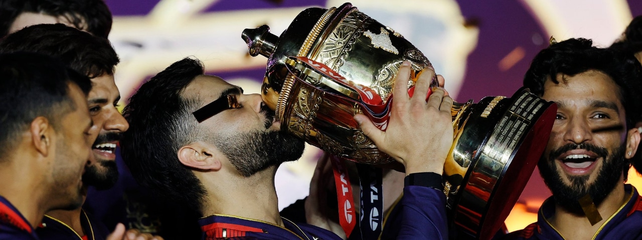 kohli-kiss