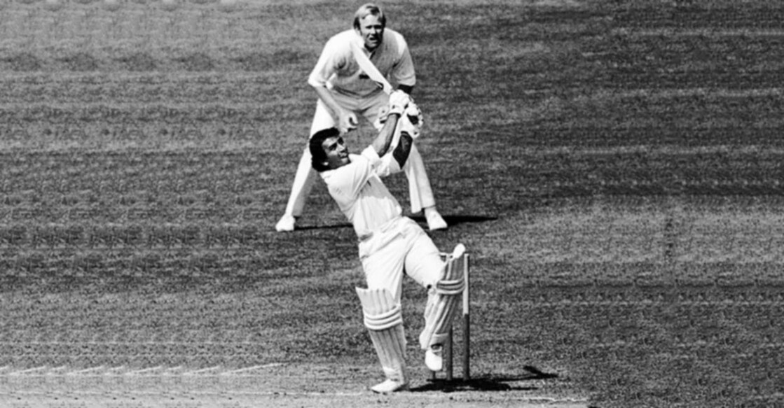 1975 ലോകകപ്പിലെ ആദ്യ മൽസരത്തിൽ   ഇന്ത്യൻ ഓപ്പണർ സുനിൽ ഗാവസ്കർ ബാറ്റു ചെയ്യുന്നു. ഇംഗ്ലണ്ട് താരം ടോണി ഗ്രെഗ് പിന്നിൽ.  (ഫയൽ ചിത്രം)