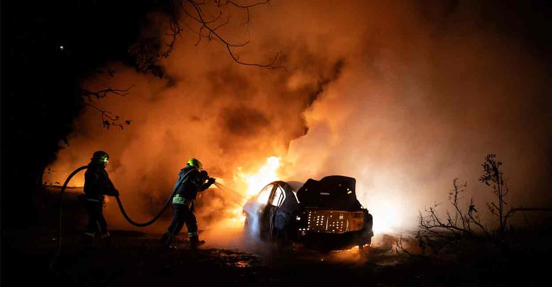 russia-attack-ukraine വടക്കൻ യുക്രെയ്നിൽ റഷ്യ നടത്തിയ ഡ്രോൺ ആക്രമണത്തിൽ തീ പടർന്നപ്പോൾ. (Photo by Oleksandr Magula / AFP)