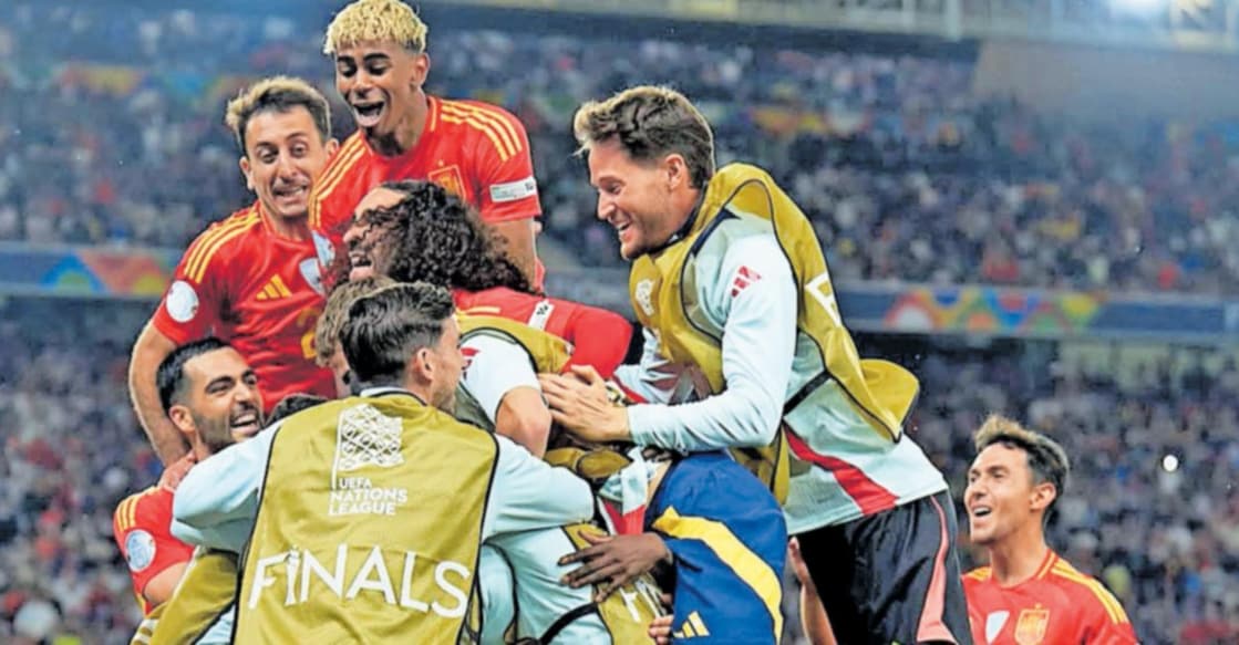 spain-football-news ഫ്രാൻസിനെതിരായ മത്സരത്തിൽ ഗോൾനേട്ടം ആഘോഷിക്കുന്ന സ്പെയിൻ താരങ്ങൾ.