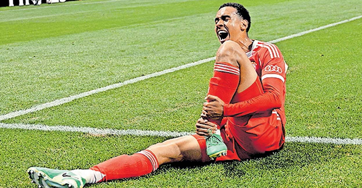 ഗോളിയുമായി കൂട്ടിയിടിച്ചു; ജമാൽ മുസിയാളയുടെ കാൽമുട്ടിനു താഴത്തെ അസ്ഥി ഒടിഞ്ഞു, ആറു മാസം നഷ്ടമാകും