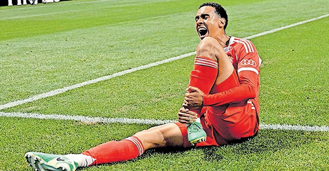 
ജമാൽ മുസിയാളയുടെ കാലിനു പരുക്കേറ്റപ്പോൾ. 