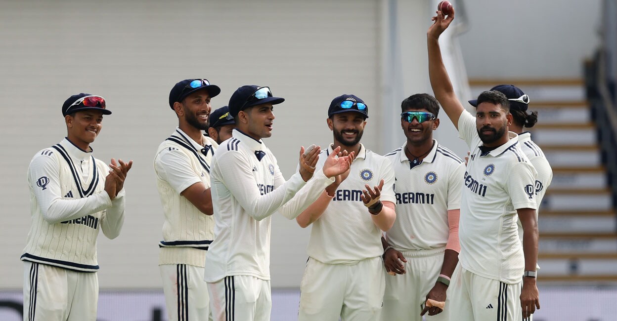 സിറാജിന് 6 വിക്കറ്റ്, ആകാശ്ദീപിന് 4, സ്മിത്തും ബ്രൂക്കും സെഞ്ചറിയടിച്ചിട്ടും ഇന്ത്യയ്ക്ക് ലീ‍ഡ്; രണ്ടാം ഇന്നിങ്സിൽ ജയ്സ്വാൾ പുറത്ത്