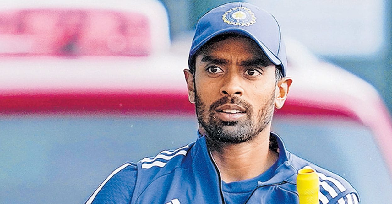 അഭിമന്യു പിന്നെയും ബെഞ്ചിൽ തന്നെ ! അരങ്ങേറ്റത്തിനുള്ള കാത്തിരിപ്പ് ഒക്ടോബർ വരെ നീളും