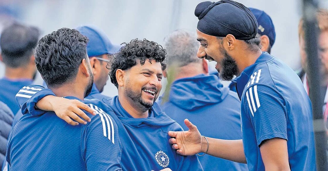 
ഇന്ത്യൻ താരങ്ങളായ ഋഷഭ് പന്ത് (ഇടത്), കുൽദീപ് യാദവ് (നടുവിൽ), അർഷ്ദീപ് സിങ് എന്നിവർ 
പരിശീലനത്തിനിടെ. 