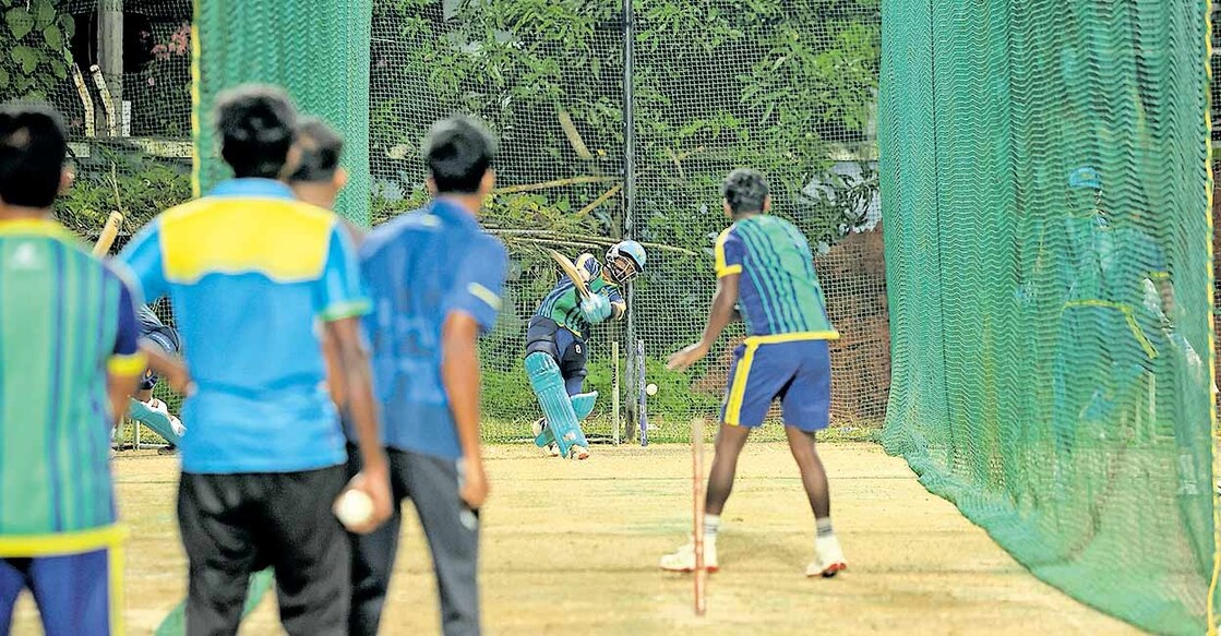 തൃശൂർ ടൈറ്റൻസ് ടീമംഗങ്ങൾ പരിശീലനത്തിനിടെ.