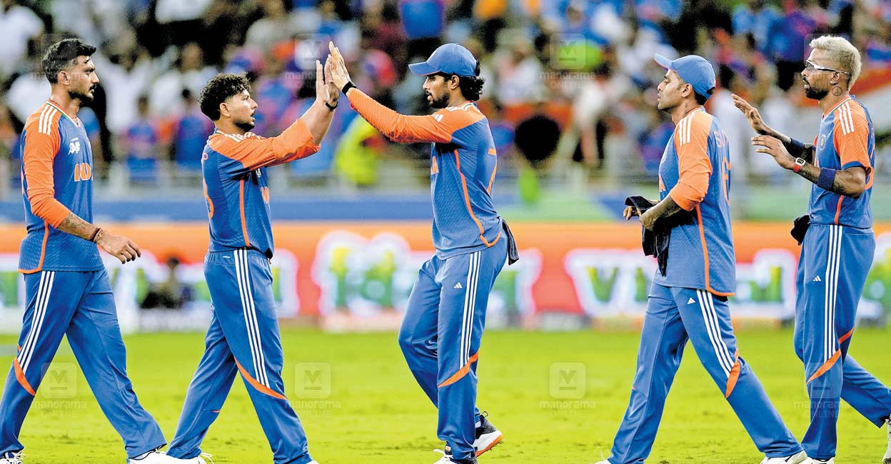 വസീം അക്രം പറഞ്ഞത് ശരിയായി, ഇന്ത്യൻ സ്പിന്നർമാരുടെ മുന്നിൽ പകച്ച് പാക്കിസ്ഥാൻ ബാറ്റർമാർ; കുൽദീപ് പ്ലെയർ ഓഫ് ദ് മാച്ച്