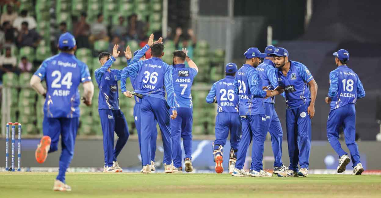 സെമിയിൽ കാലിക്കറ്റ് ഗ്ലോബ് സ്റ്റാർസിനെ തകർത്ത് കൊച്ചി ബ്ലൂ ടൈഗേഴ്സ്; ഫൈനലിൽ കൊച്ചി – കൊല്ലം പോരാട്ടം