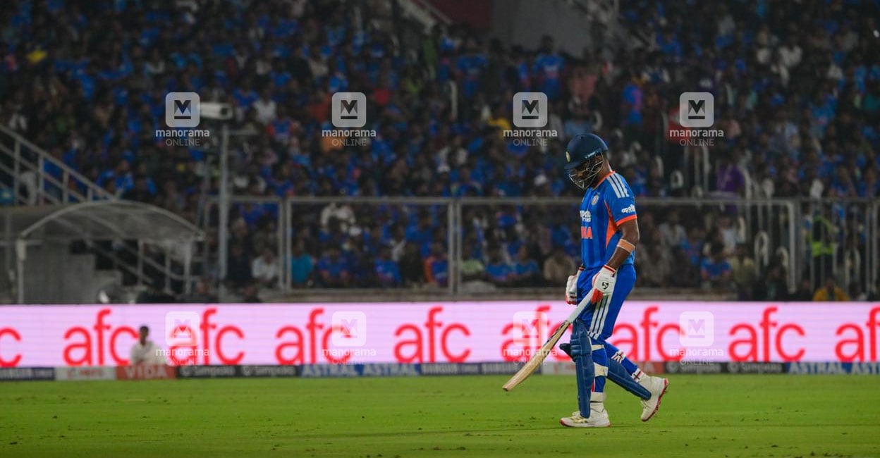 ലോകകപ്പിന് തൊട്ടുമുൻപ് സഞ്ജുവിന്റെ ഗ്ലൗ ഊരിച്ച് ബിസിസിഐ, സൂര്യയുടെ വാക്കിലുണ്ട് എല്ലാം; ഇഷാൻ പ്രധാന വിക്കറ്റ് കീപ്പറാകുമോ?