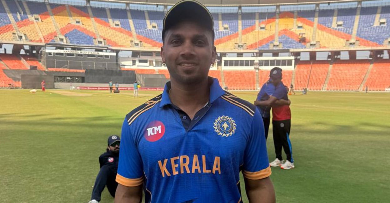 ആശാൻ സ്പെഷൽ അഴിഞ്ഞാട്ടം! വിഷ്ണു വിനോദിന് റെക്കോർഡ് സെഞ്ചറി, 84 പന്തിൽ 162 നോട്ടൗട്ട്