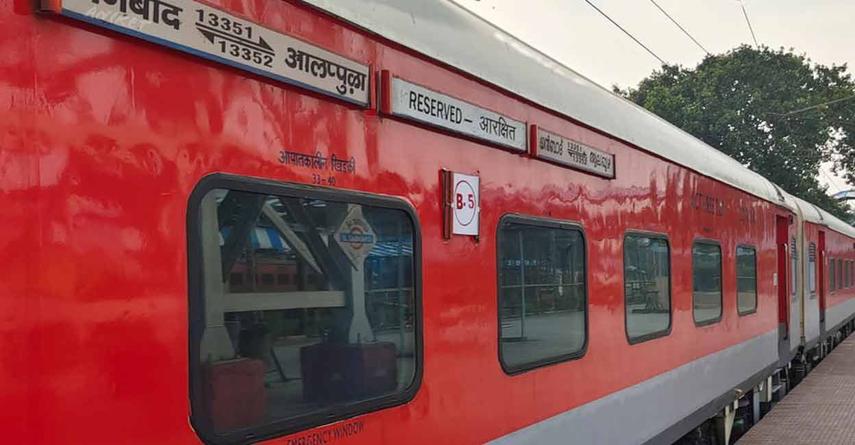 ശബരിക്ക് മുൻപേ ദൻബാദെത്തും; തിരുവനന്തപുരം നോർത്ത് വരെയുള്ള ടൈംടേബിൾ ഉടൻ, സ്റ്റോപ്പുകൾ ഇവിടെയെല്ലാം