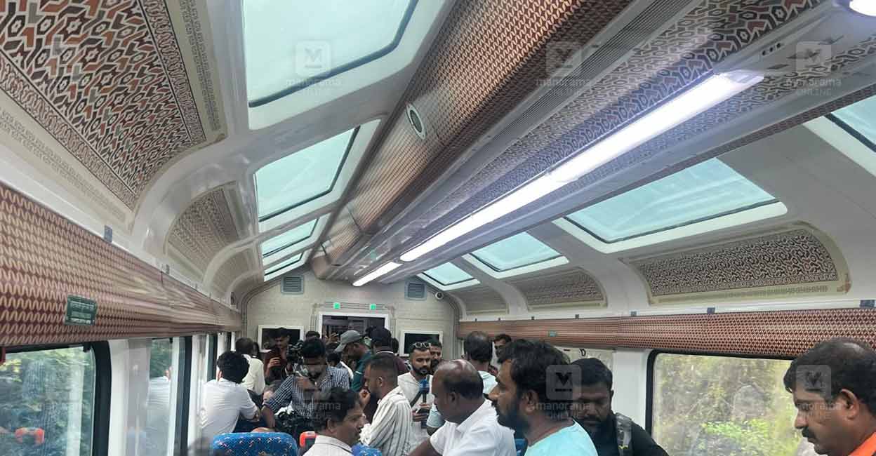 ചില്ലുജാലകത്തിലൂടെ പശ്ചിമഘട്ടത്തിന്റെ സൗന്ദര്യം കണ്ട് യാത്രികർ; ആര്യങ്കാവ് താണ്ടി വിസ്റ്റാഡോം കോച്ച് ട്രെയിൻ: സർവീസ് ആഴ്ചയിൽ 4 ദിവസം