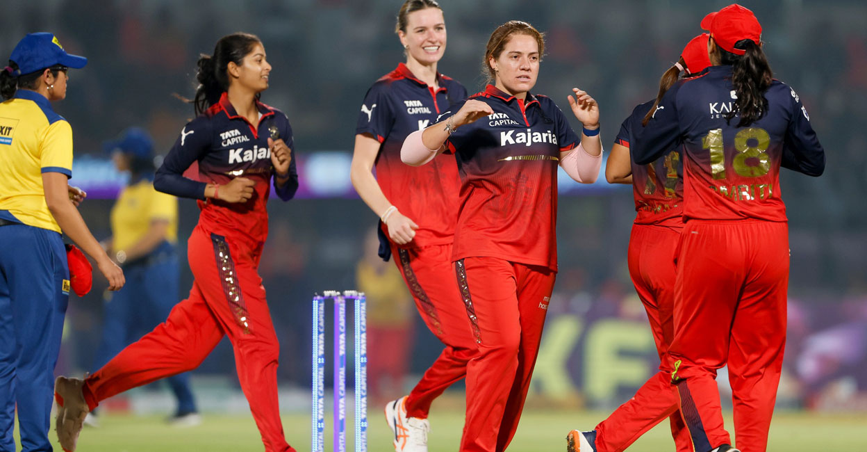 അവസാന ഓവർ വരെ നീണ്ട ത്രില്ലർ പോരാട്ടം, ഫോറടിച്ച് കളി തീർത്ത് രാധാ യാദവ്; ആർസിബിക്ക് രണ്ടാം കിരീടം