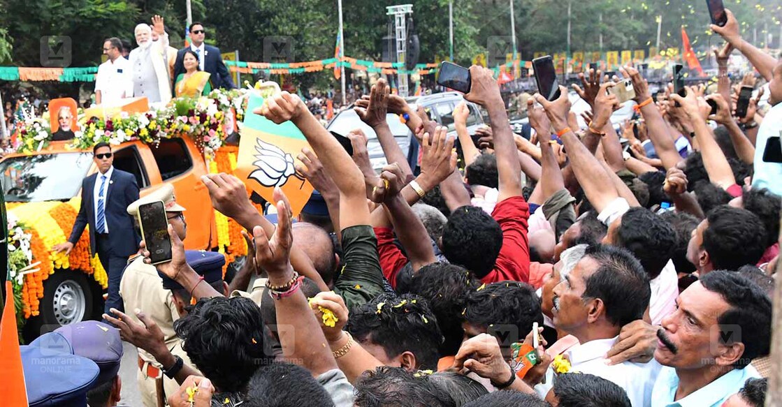 മോദി പ്രസംഗിച്ച വേദിയിൽ ചാണക വെള്ളം തളിക്കാൻ ശ്രമം; തൃശൂരിൽ യൂത്ത് കോൺഗ്രസ് – ബിജെപി സംഘർഷം