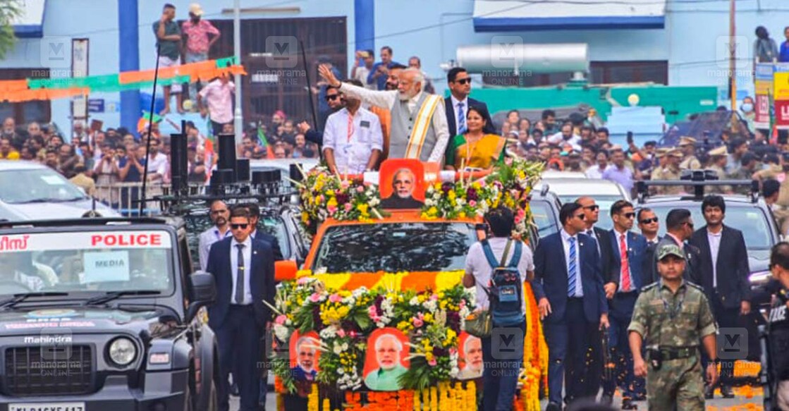 modi-suresh-gopi-thrissur-road-show-bjp2