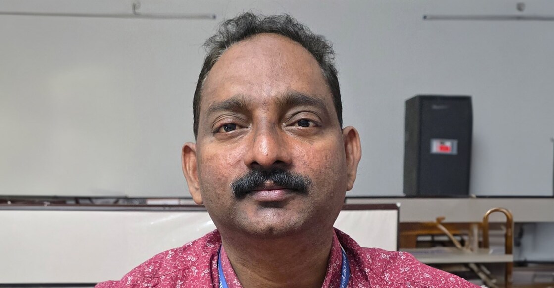 pavithran-suspension സസ്പെൻഷനിലായ ഡപ്യൂട്ടി തഹസിൽദാർ പവിത്രൻ (Image Credit: Facebook/Pavi Anandashram)