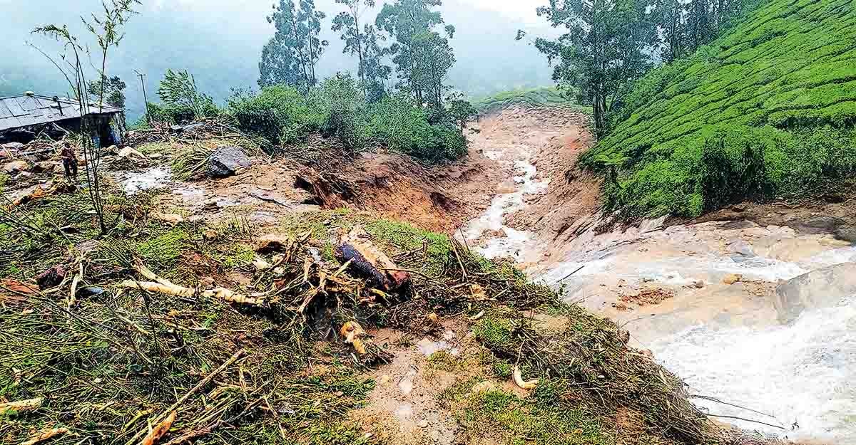 ഇരമ്പിയൊലിച്ചുപോയ് ഇതുവഴി,മരണം | Munnar landslide ...