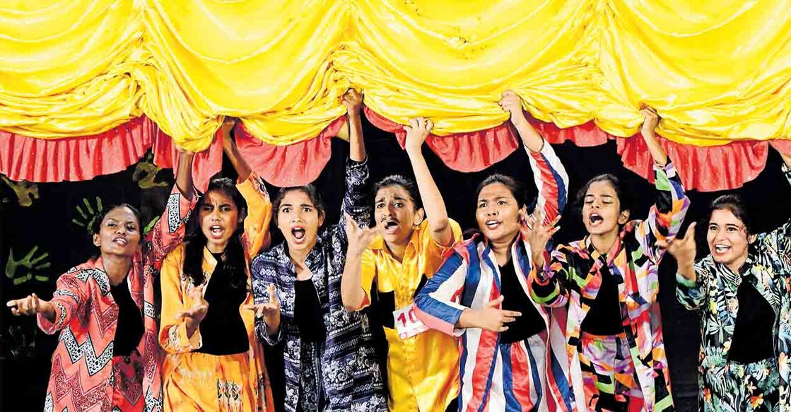 സംസ്ഥാന കലോത്സവത്തിൽ എച്ച്എസ്എസ് വിഭാഗം ഇംഗ്ലിഷ് സ്കിറ്റ് അവതരിപ്പിക്കുന്ന കൊല്ലം ഇളമ്പള്ളൂർ എസ്എൻഎസ്എംഎച്ച്എസ്. 