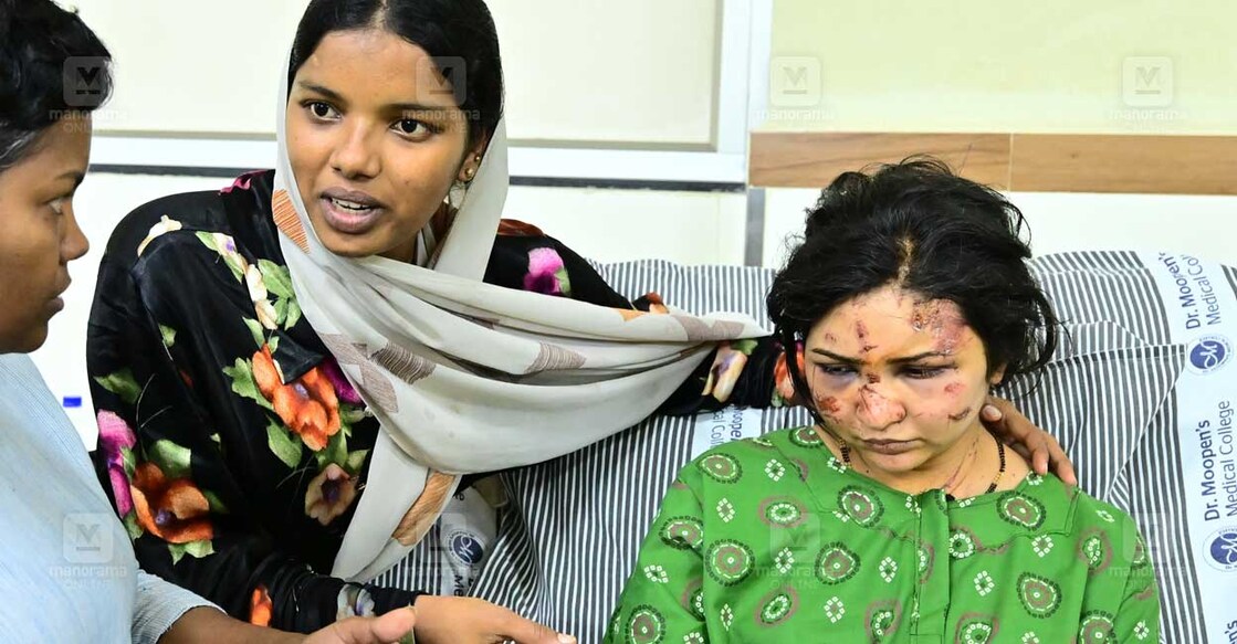 priyadarshini പ്രിയദർശിനി പോളിനൊപ്പം സാനിയ. ചിത്രം: മനോരമ