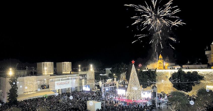 Christmas-Tree-at-Manger-square-last-year Christmas-Tree-at-Manger-square-last-year