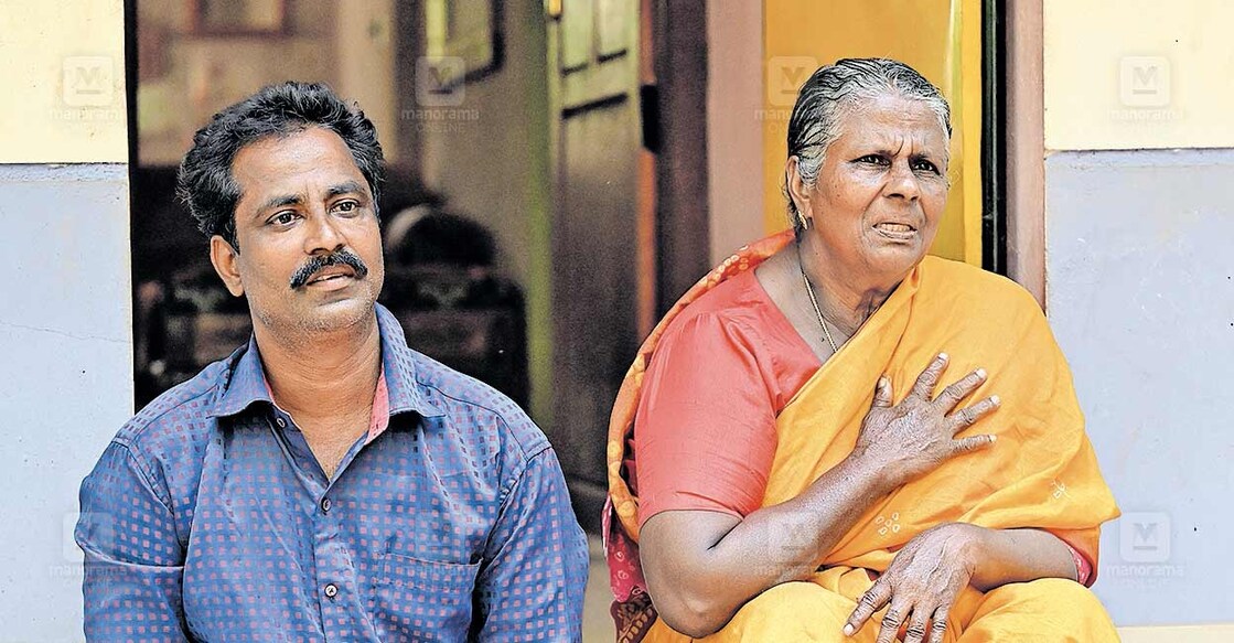 ജ്യോതിയും അമ്മ ബേബിയും ചിത്രം:റിങ്കുരാജ് മട്ടാഞ്ചേരിയിൽ∙മനോരമ