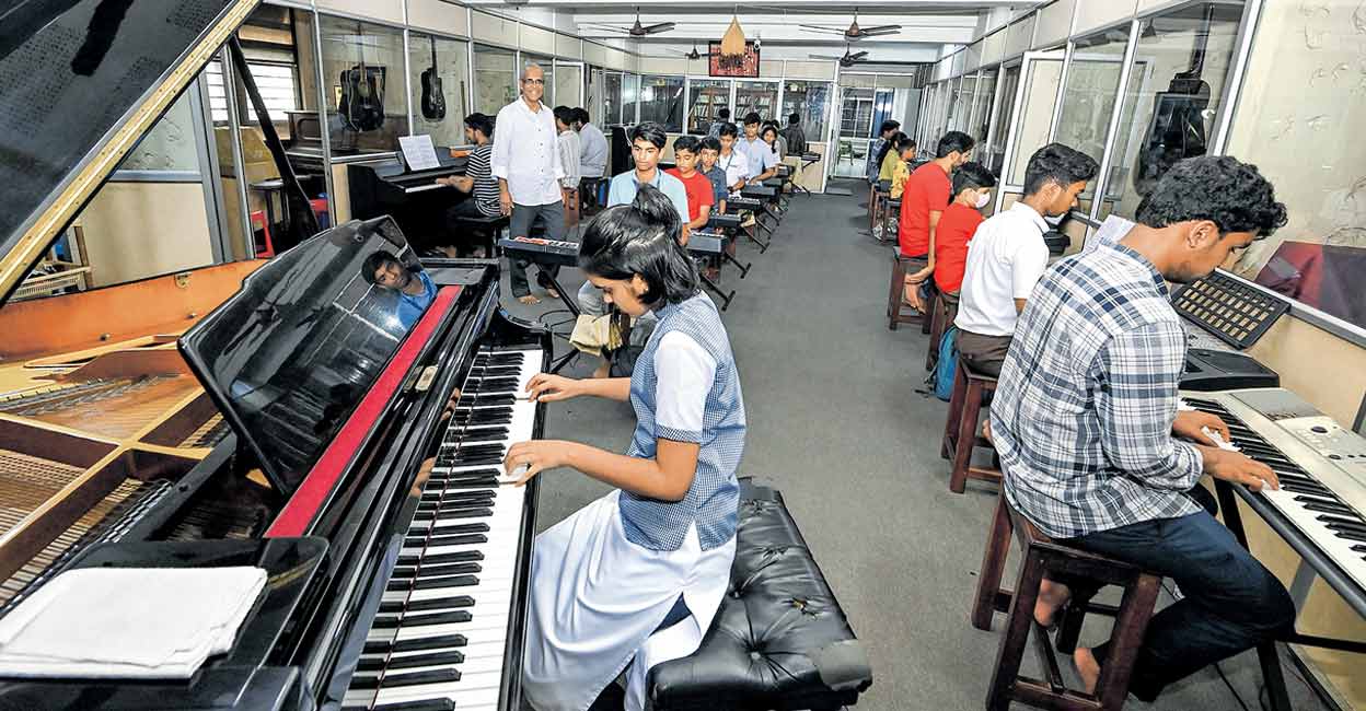 പാട്ടും കൂട്ടുമായി സംഗീത ചേതന! Writeup about Chethana music academy