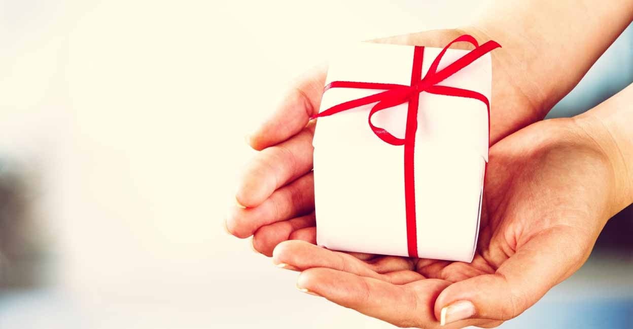 gift-photo-credit-Billion-Photos Gift.