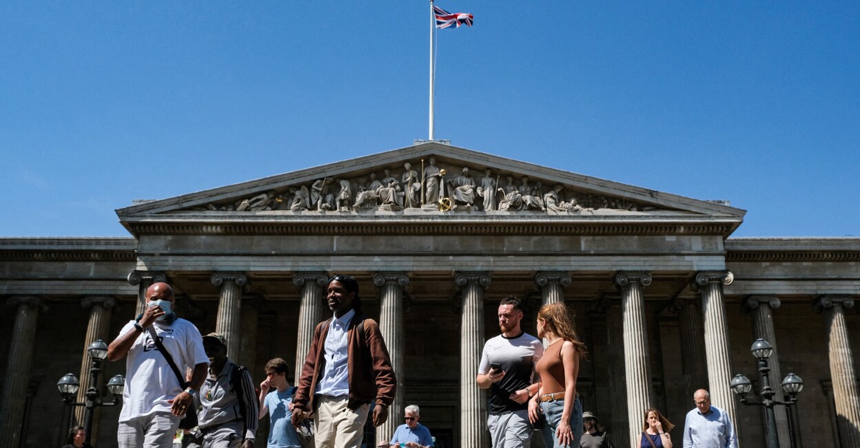 Visitors walk in the courtyard of the British Museum in London (Photo by Amir MAKAR / AFP) 