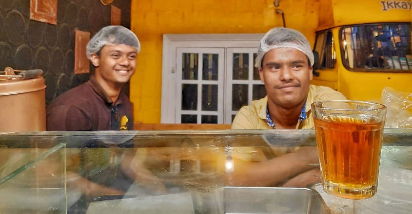 we-smile-and-differently-abled-staff-in-restaurant-kozhikode1 we-smile-and-differently-abled-staff-in-restaurant-kozhikode1