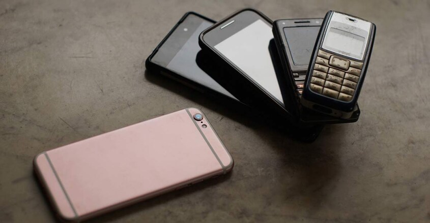 business-boom-column-planned-obsolescence-mobile-phone business-boom-column-planned-obsolescence-mobile-phone