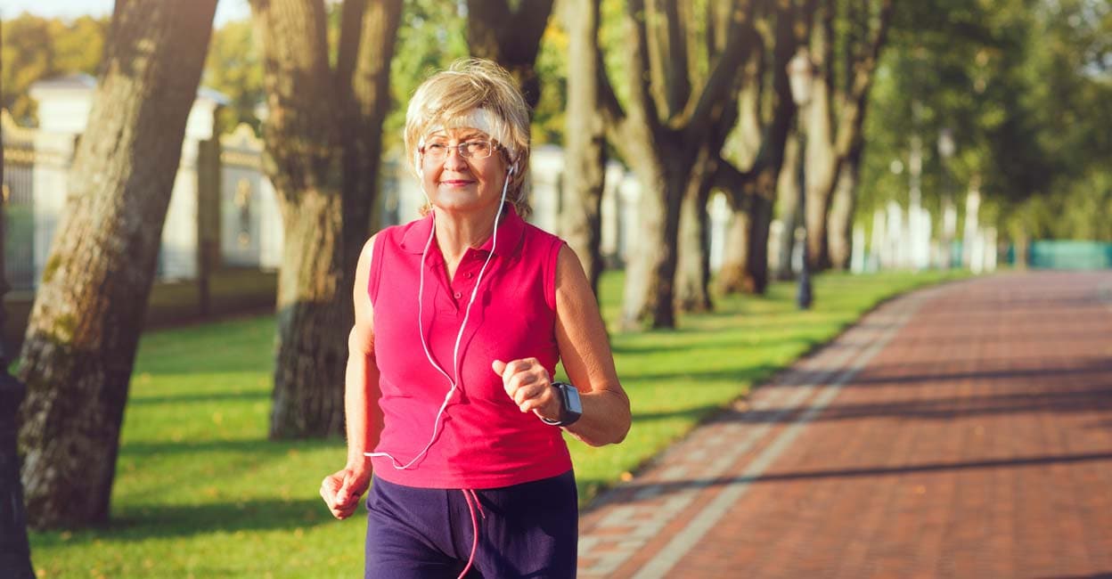 elderly-woman-running-headphones