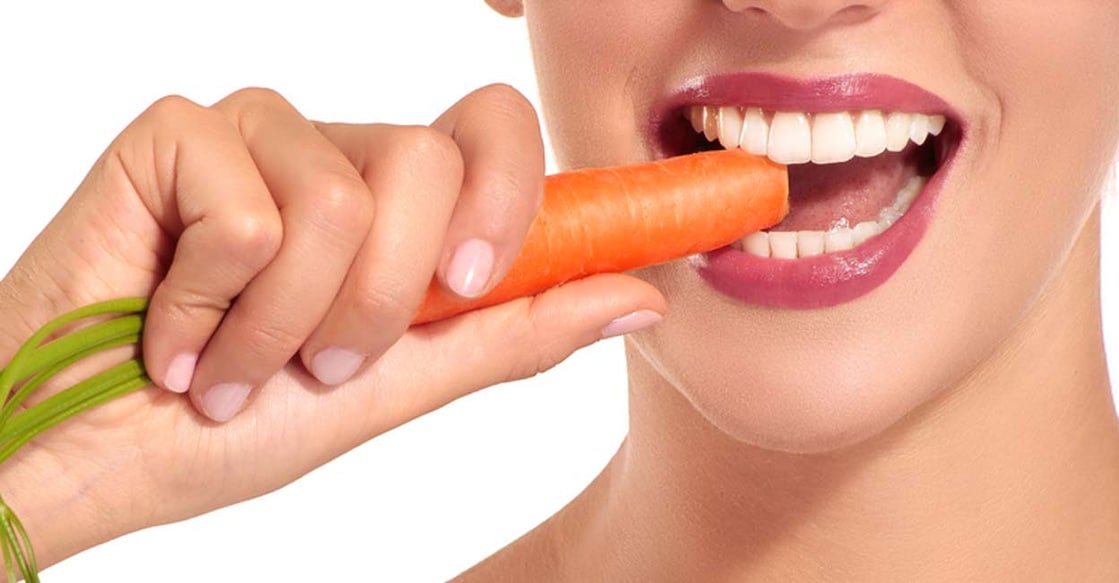 carrot-eating-woman-ipag-collection-shutterstock-com Photo Credit : Ipag Collection / Shutterstock.com