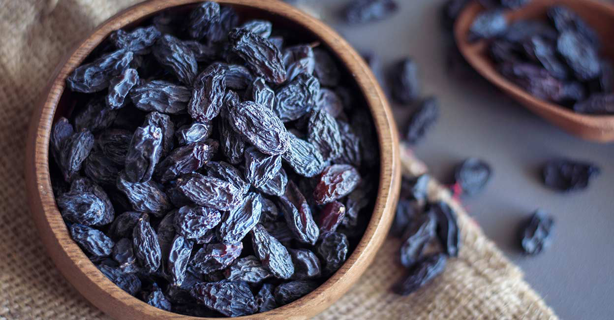 Benefits of Eating Raisins on an Empty Stomach