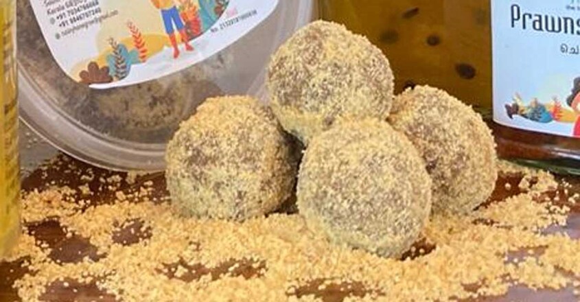 pineapple-balls pineapple-balls