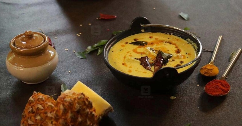 onam-pineapple-pulissery onam-pineapple-pulissery