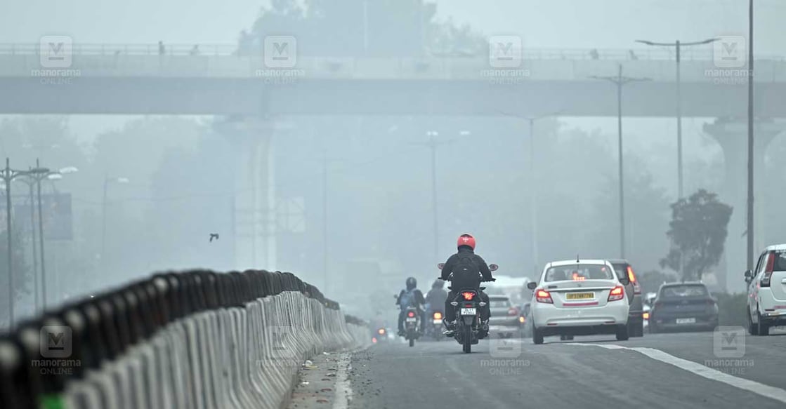 അന്തരീക്ഷ മലിനീകരണം ശക്തമായ തോതിലായ ഡൽഹിയിലെ ദൃശ്യങ്ങൾ