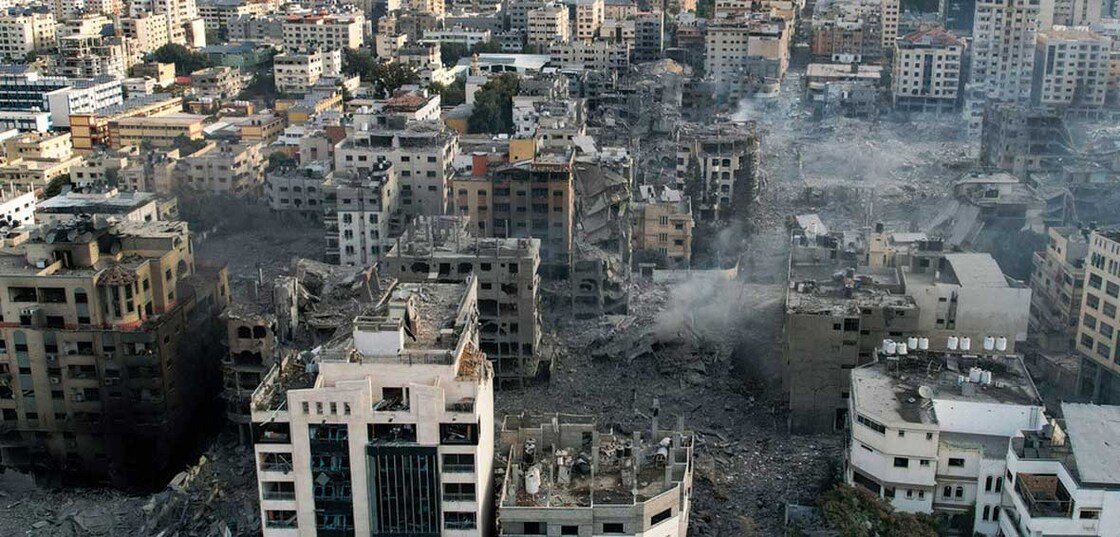 palestine1 ഗാസയിൽ വ്യോമാക്രമണത്തെ തുടർന്ന് കെട്ടിടത്തിൽ നിന്നും പുക ഉയർന്നപ്പോൾ –Photo by JACK GUEZ / AFP