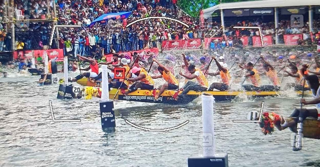 എഴുപതാമത് നെഹ്റു ട്രോഫി വള്ളംകളിയുടെ ഫിനിഷിങ്. ചിത്രം : വിഘ്‍നേഷ് / മനോരമ